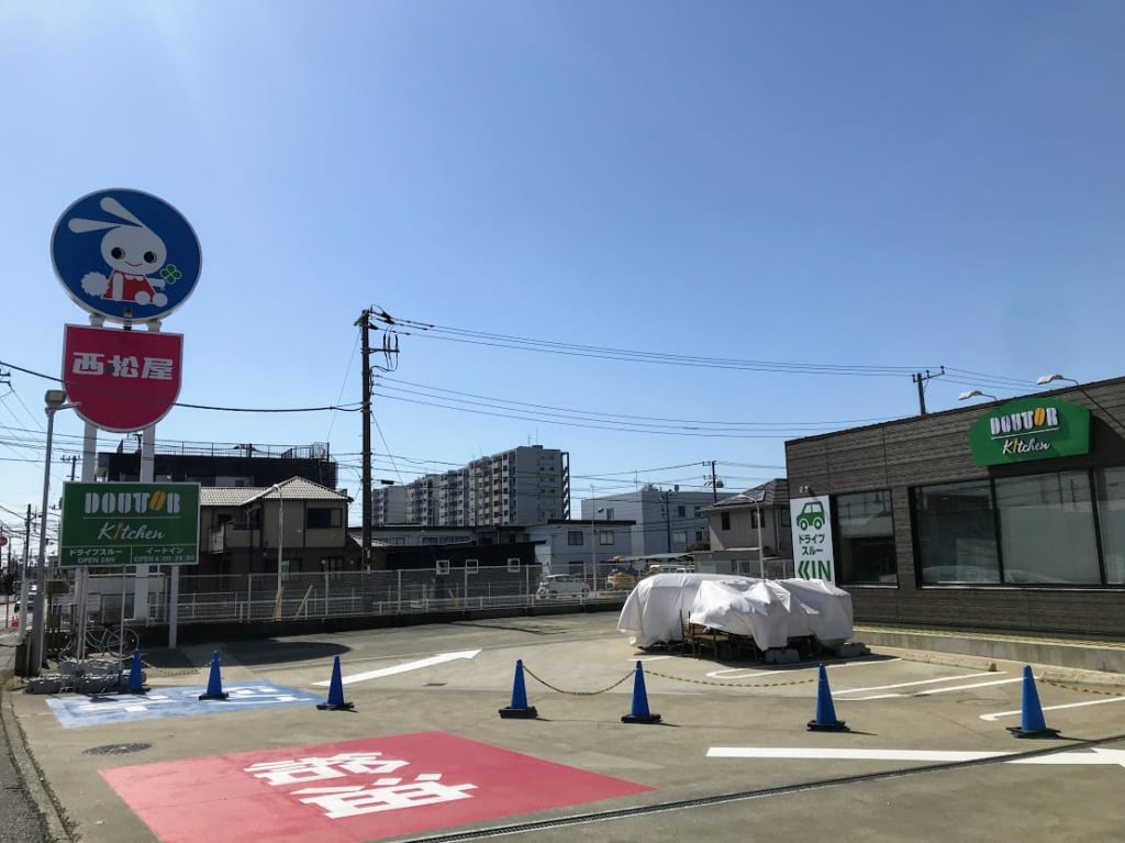 ドトールと西松屋の看板