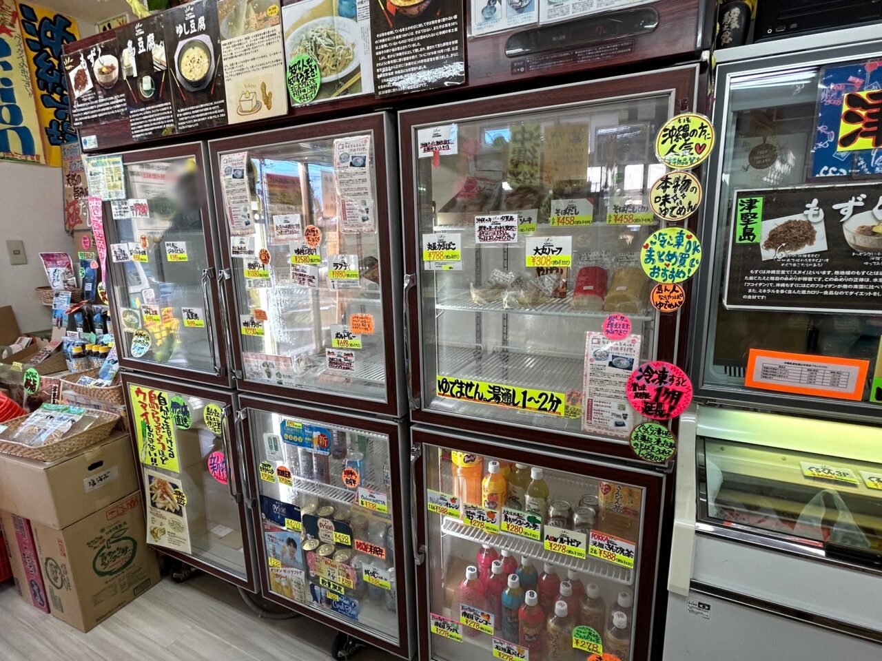 沖縄良品ショップちばや～の店内