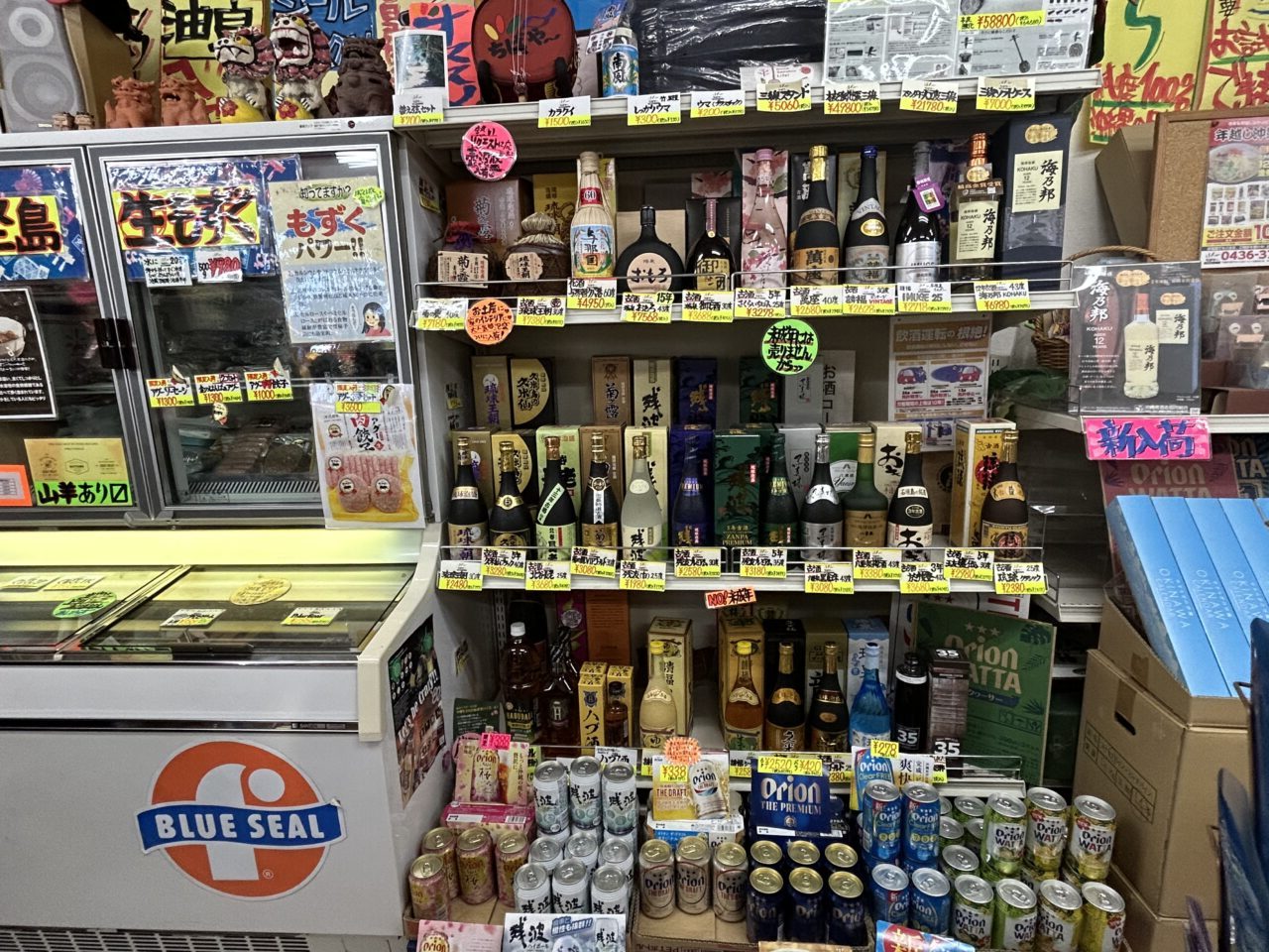 沖縄良品ショップちばや～の店内